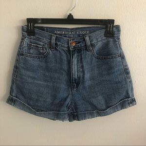 High wasted cuffed shorts